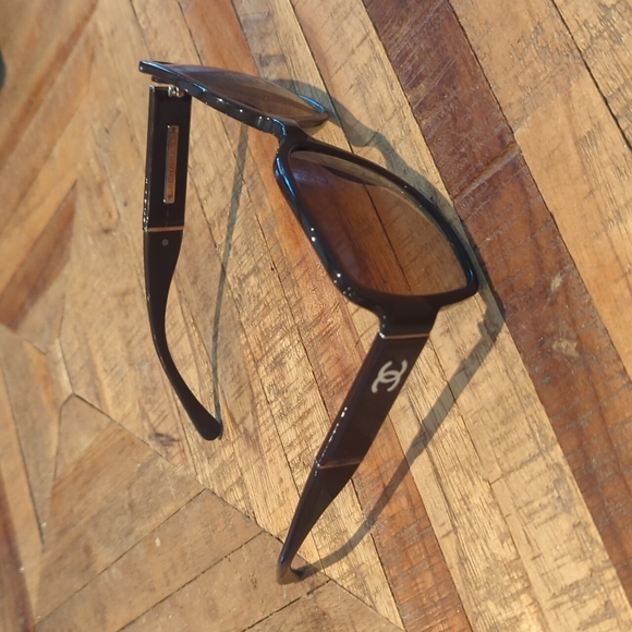 Brown oversized Chanel polarized sunglasses - Picture 3 of 13